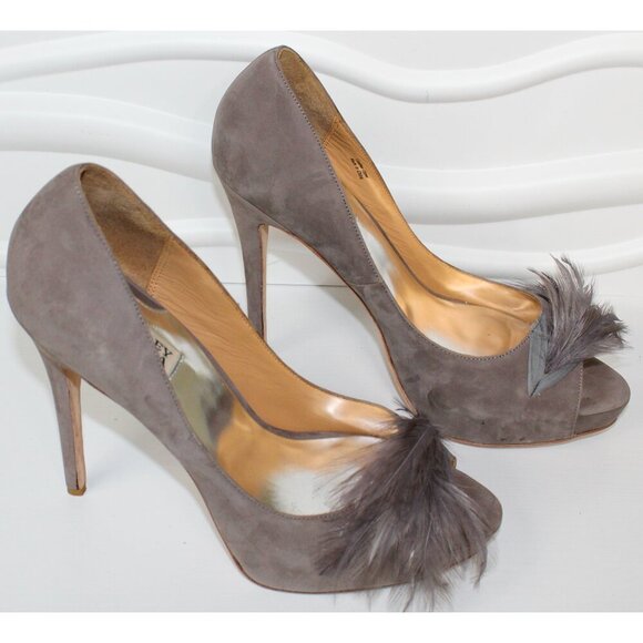 BADGLEY MISCHKA Sz 10 M Fawn Ginnie Pumps Leather Feather Open Toe Heels Evening - Picture 3 of 6